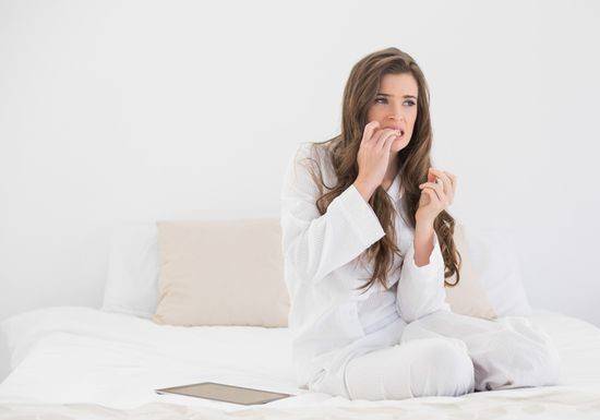 4 مشاكل تعاني منها كل من تقضم أظافرها.. فهل تواجهينها أيضاً؟
