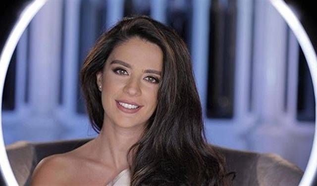 قبل انتخابها ملكة جمال لبنان.. بيرلا حلو بطلة هذا الكليب!