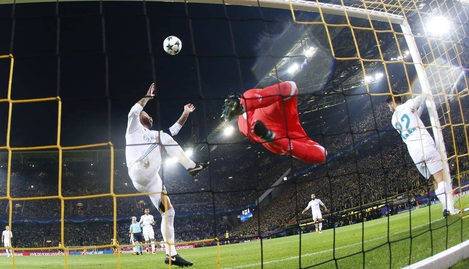صحف مدريد تدافع عن حكم دورتموند