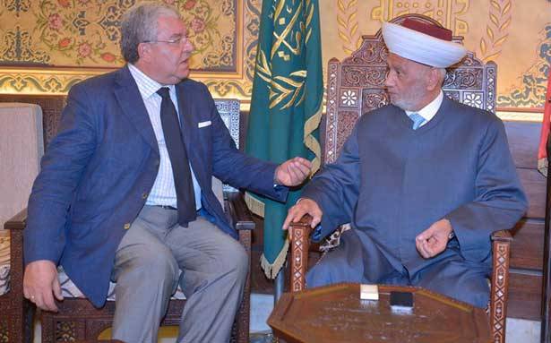 الرياشي وفتفت تضامنا معه وأيّداه من «الداخليّة»
المشنوق من دار الفتوى : لقاء باسيل ــ المعلّم
تحوّل سياسي كبير لا خلاف عابر