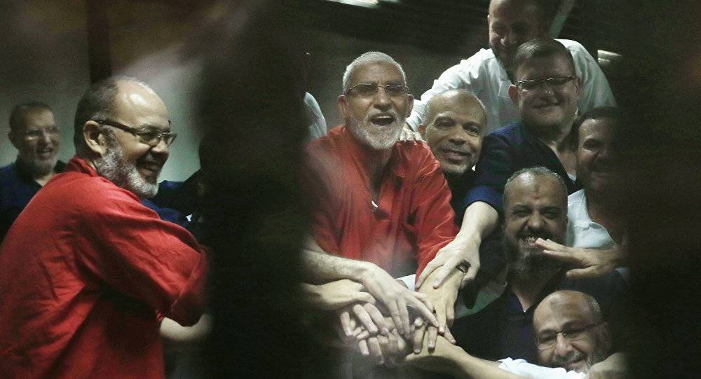 السجن المؤبد للمرشد العام للإخوان المسلمين في مصر