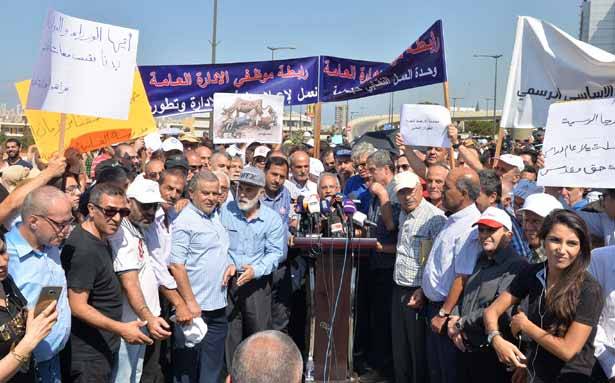«هيئة التنسيق» عادت الى الشارع مُهدّدة بالإضراب المفتوح
و«الإتحاد العمّالي» ناشد عون تنفيذ قانون سلسلة الرتب والرواتب