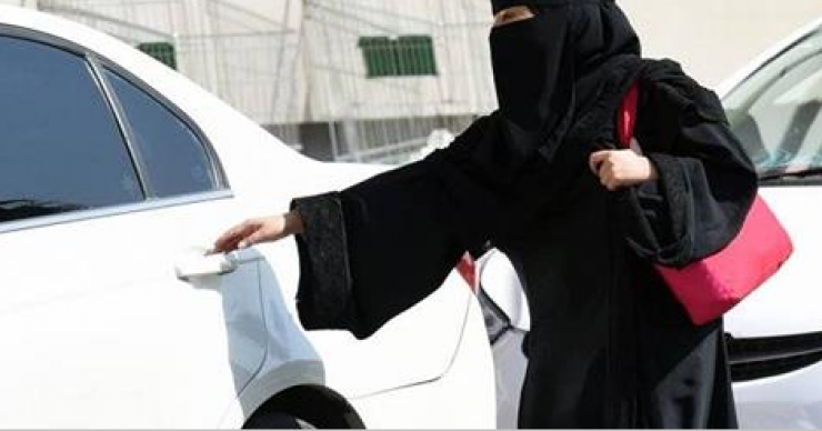 صورة:  نائب رئيس شرطة دبي يعلّق على قرار قيادة السعوديات كاشفاً سراً عن عائلته!