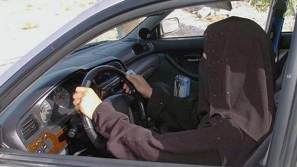 قصة أول ترخيص قيادة أعطي لامرأة بالسعودية قبل 66 عاما