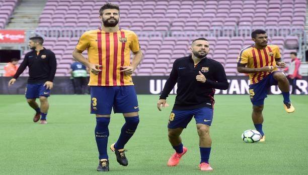 انقسام بين لاعبي برشلونة داخل غرفة الملابس