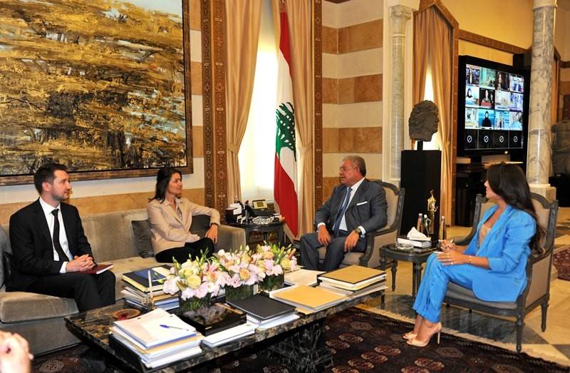 لاسن زارت المشنوق: نشدد على أهمية الانتخابات النيابية في موعدها