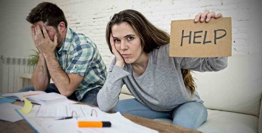 كيف تتعاملين مع زوجك المتّكل عليكِ في الإنفاق؟