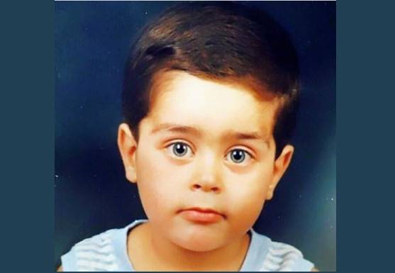 بالصورة: هذا الطفل أصبح فناناً لبنانياً.. خمنوا من هو