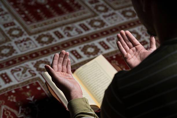 بالصور - نسخ نادرة من القرآن الكريم تثير جدلا في الأردن.. هذه قصتها!