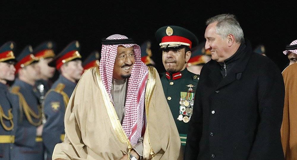 الملك سلمان يتلقى أول اتصال دولي في موسكو