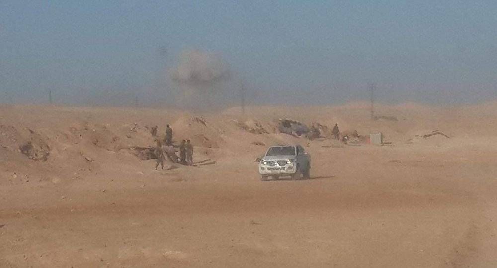 بالفيديو.. الجيش السوري يوسع دائرة الأمان حول طريق السخنة منعا للخروقات