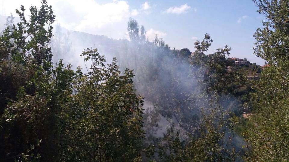 الدفاع المدني أخمد حريقا في المرادية كسروان
