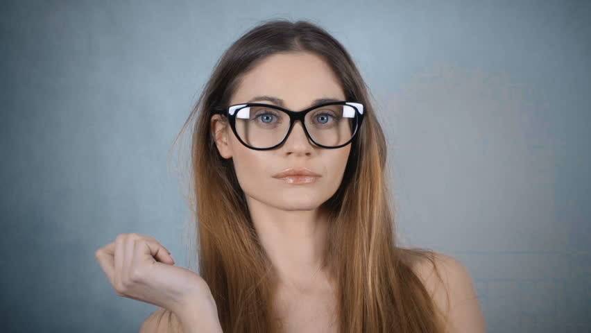 صاحبة هذه العيون هي الأكثر حظاً ونجاحاً.. من هي؟