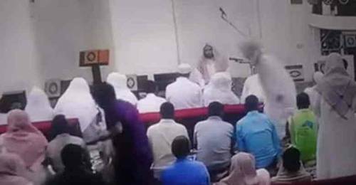 بالفيديو.. لحظة وفاة إمام مسجد أثناء صلاة العصر!