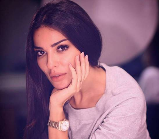 صورة مثيرة لنادين نجيم داخل حوض الإستحمام!