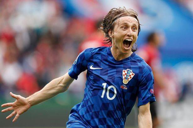 مودريتش يتلقّى خبراً عائلياً سارّاً قبل تحقيقه إنجازاً دوليًّا جديدًا