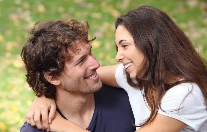 5 أمور يجب ألا تتوقّفي أبداً عن طلبها في الزواج