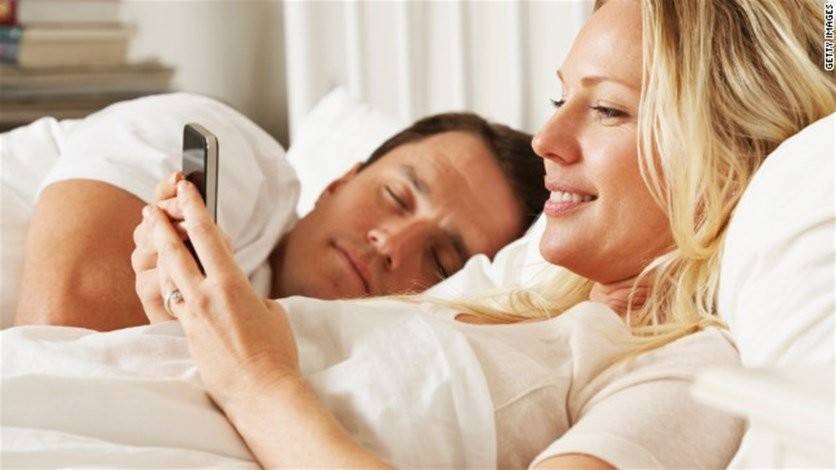 سبب صادم يدفع المرأة لخيانة زوجها.. تعرفي إليه!