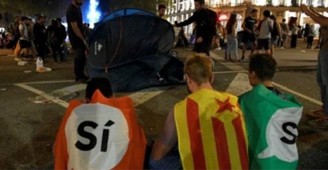 برشلونة: 700 ألف متظاهر في المدينة تنديدا بعنف الشرطة