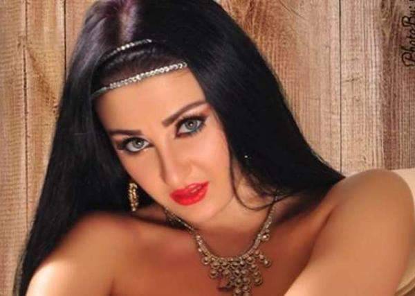 صافيناز تشعل مواقع التواصل الاجتماعي بالـ"مايوه"- بالصور‎