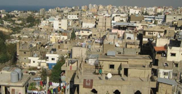 والد أحد التلامذة يغلق أبواب ثانوية الناصرة في مخيم البداوي