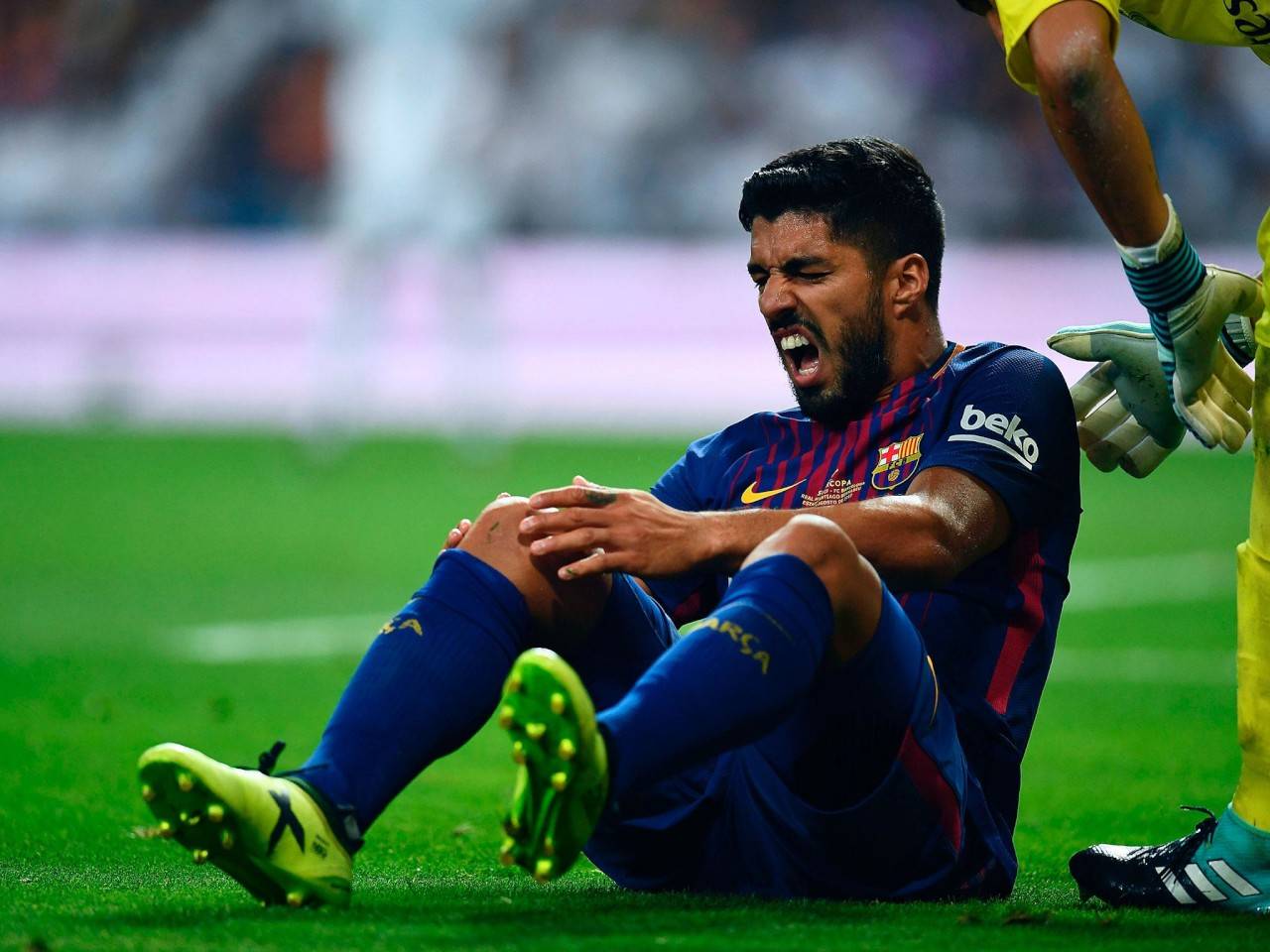عملية جراحية تُبعد سواريز عن الملاعب!