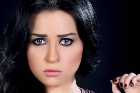 مي عزالدين تُشعل 'انستغرام 'بصورها من غرفة نومها