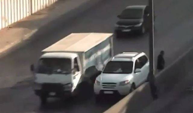 فضيحة وسط الأوتوستراد تنشرها غرفة التحكم المروري