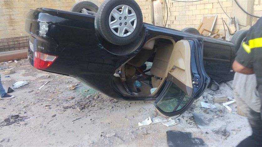 بالصورة - انقلبت بها السيارة على طريق الفرزل