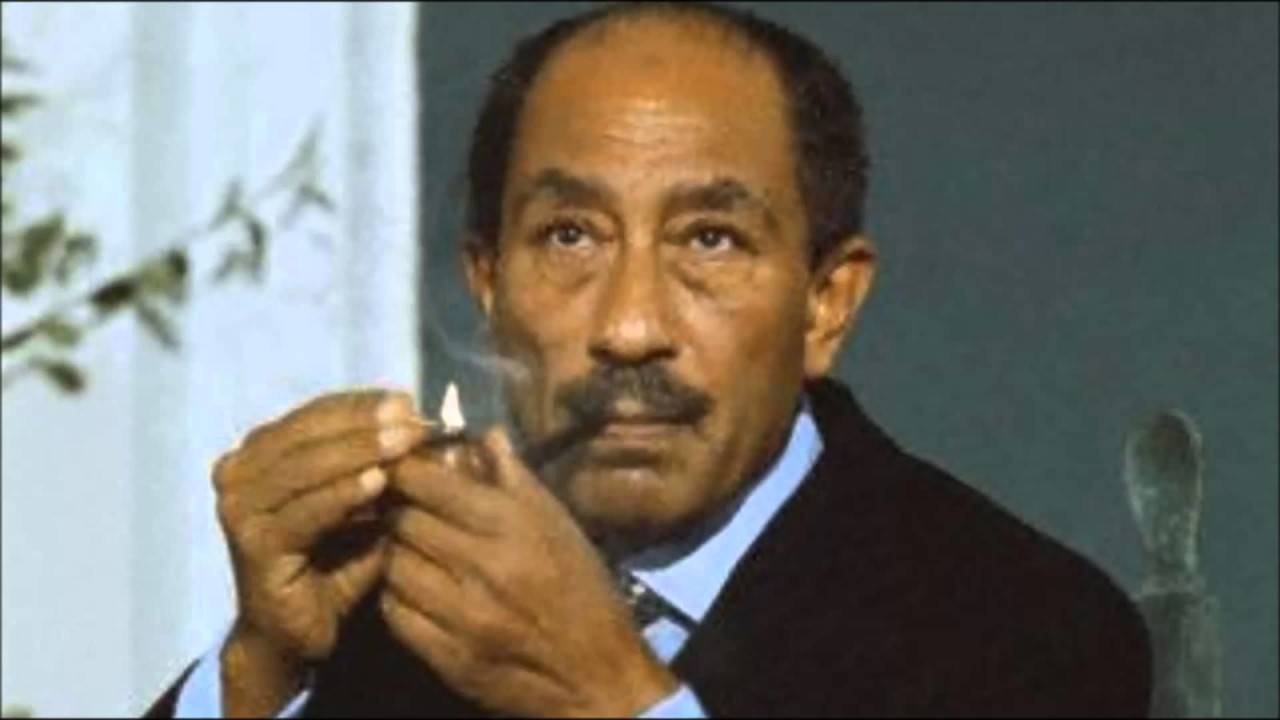 هنا خطط لهزيمة "اسرائيل".. صورة نادرة للسادات من حرب "اكتوبر"