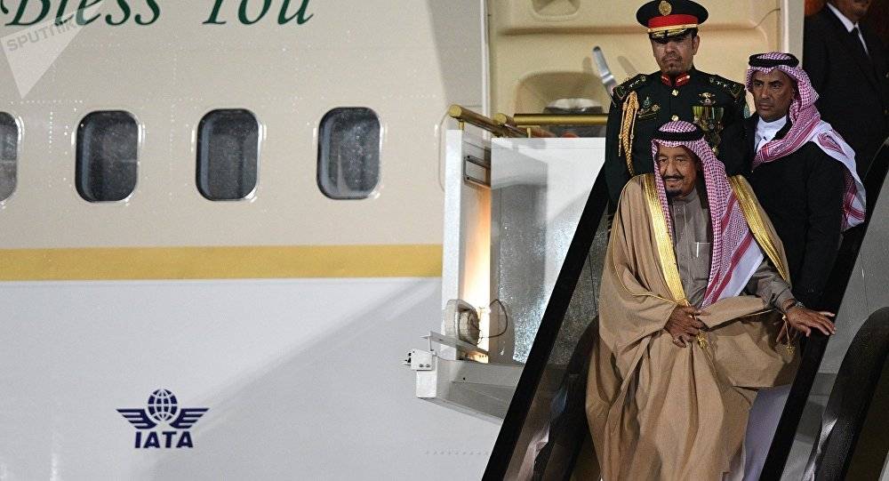 العاهل السعودي يغادر روسيا ويبعث رسالة إلى بوتين