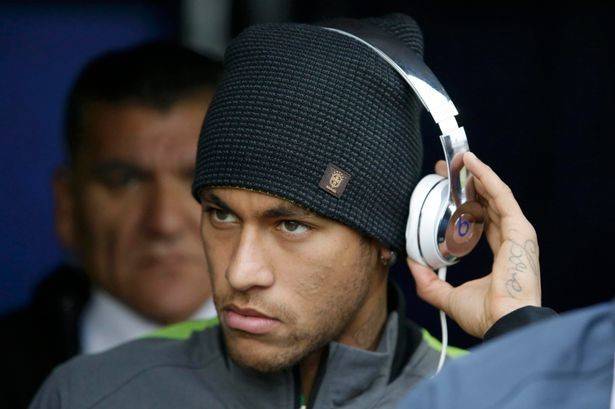 نيمار يطالب بطرد برشلونة من دوري الأبطال