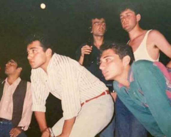 5 نجوم في هذه الصورة بينهم أبطال "باب الحارة".. خمّنوا من هم!