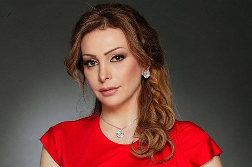 بالصورة: أمل حجازي بكامل أناقتها.. وهذه نصيحتها لمتابعيها!