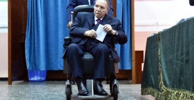 الجزائر: شخصيات سياسية وعسكرية تطالب بمنع بوتفليقة من الترشح لولاية خامسة