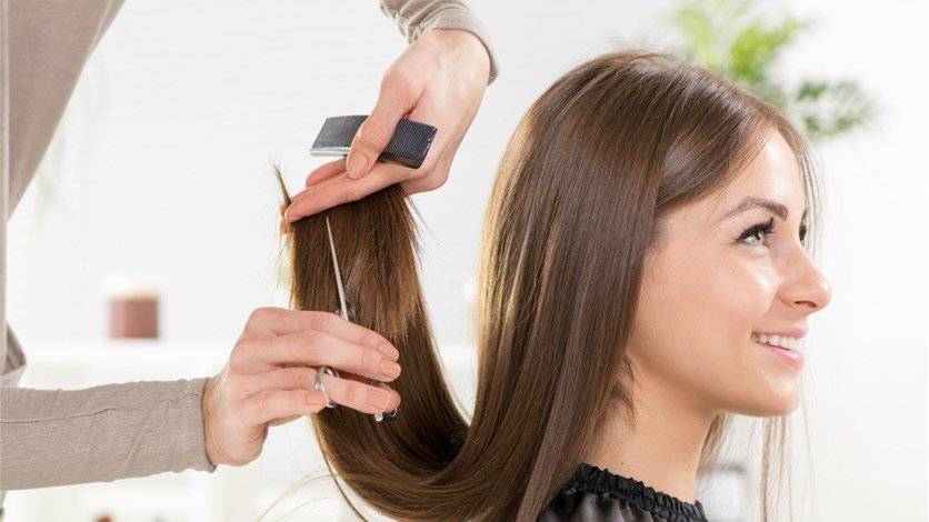 الأسباب الفعلية التي ستدفعكِ إلى قصّ أطراف شعركِ!