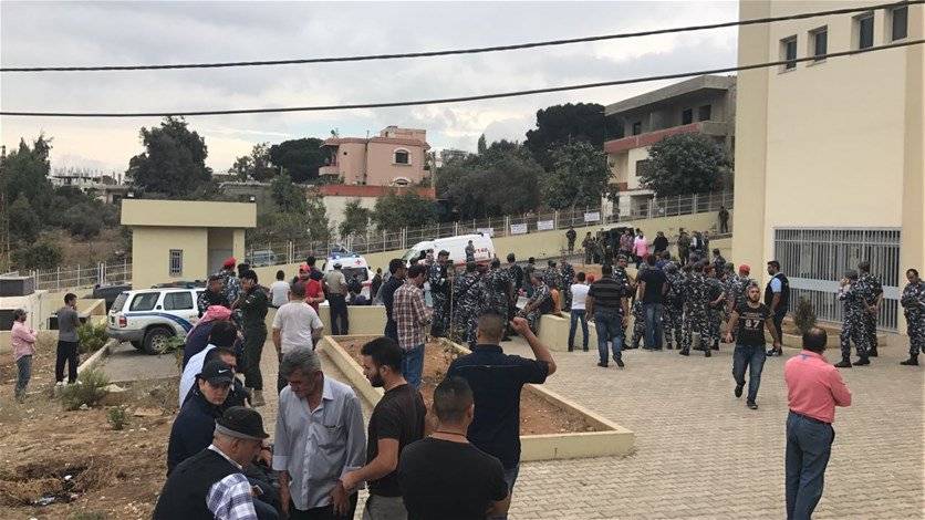 اعتصام لأهالي البيرة  احتجاجا على قرار وزير التربية اقفال ثانوية البيرة بقرار من البلدية، مما أدى الى انتشار أمني كثيف (LBCI)