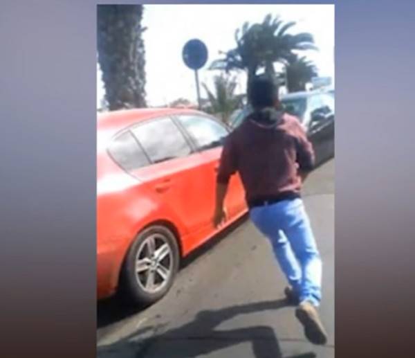 بالفيديو.. زوجةٌ تنتقم من زوجها بعنفٍ جديد بعد خيانتها!