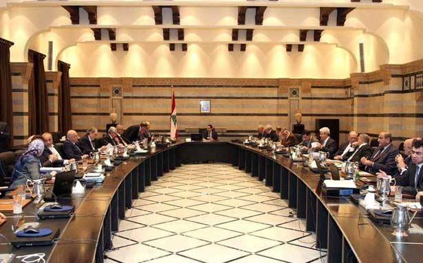 حكومة «استعادة الثقة»... وفرض الضرائب