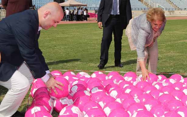 العلاج متوفر مجانا في 28 مستشفى حكوميا و100 مستشفى ومركز
اللبنانية الأولى أطلقت حملة للتوعية ضدّ سرطان الثدي
وزير الصحة: صحتك تبدأ بالوقاية قبل العلاج