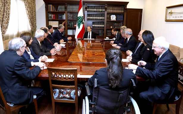 بحث مع صحناوي دراسة لتطوير منطقة الأشرفية
رئيس الجمهوريّة لأعضاء «هيئة الإشراف على الإنتخابات»:
الإستحقاق في مواعيده على أساس النسبيّة