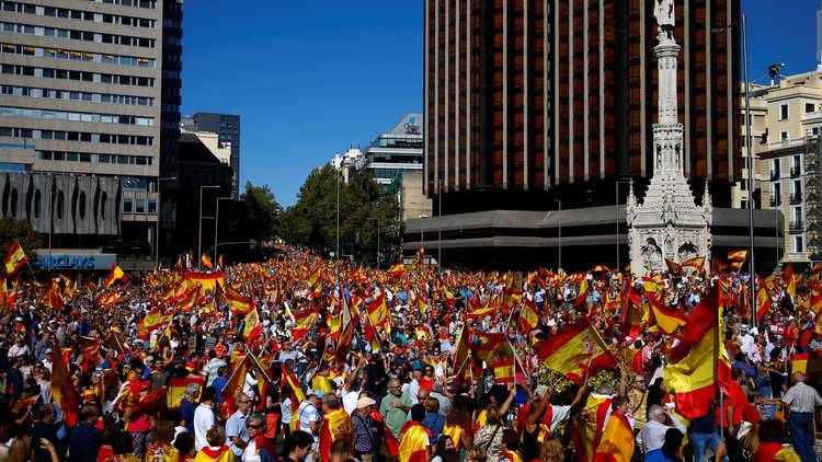 تظاهرات حاشدة في مدريد وبرشلونة تأييدا لوحدة إسبانيا