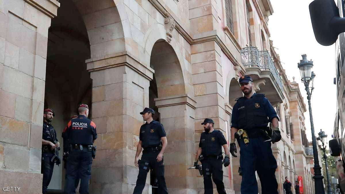 الشرطة تحاصر برلمان برشلونة مع اقتراب "الإعلان الهام"