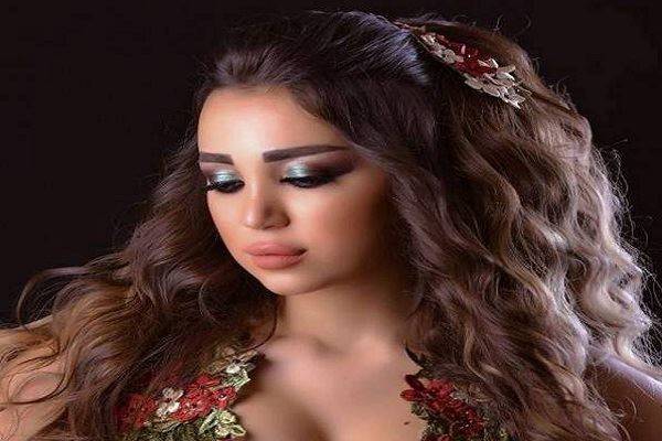 بعدما وعدت بالتعري فور انتهاء مبارة المنتخب السوري.. هذا ما فعلته عارضة الأزياء!