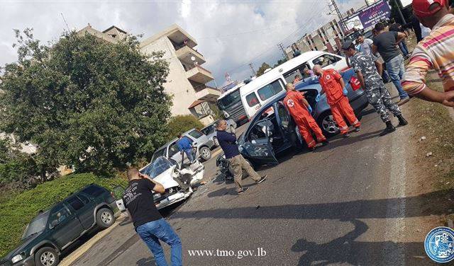 4 جرحى نتيجة تصادم بين 4 مركبات في بلونة