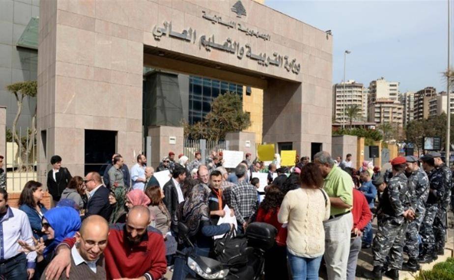 حراك المتعاقدين الثانويين: للإعتصام أمام وزارة التربية الجمعة