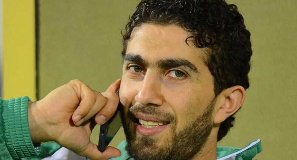 مشجع ياباني يبكي لخسارة المنتخب السوري برفقة الخطيب (فيديو)