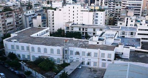 إدارة زهرة الإحسان: المدرسة لا تمنع وضع الصليب..