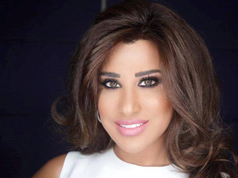 مكياج النجمات باللون الزهري لشهر أكتوبر