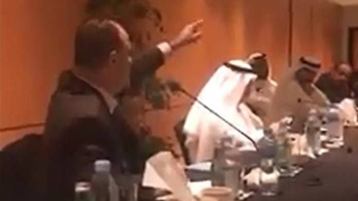 بالفيديو : محامٍ لبناني يلقن مهاجمي المقاومة درساً قاسياً !